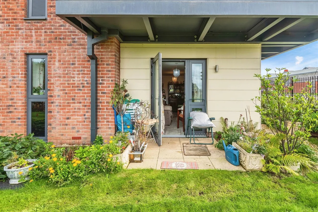 1 bed flat for sale, St Ann Way, Gloucester, GL2