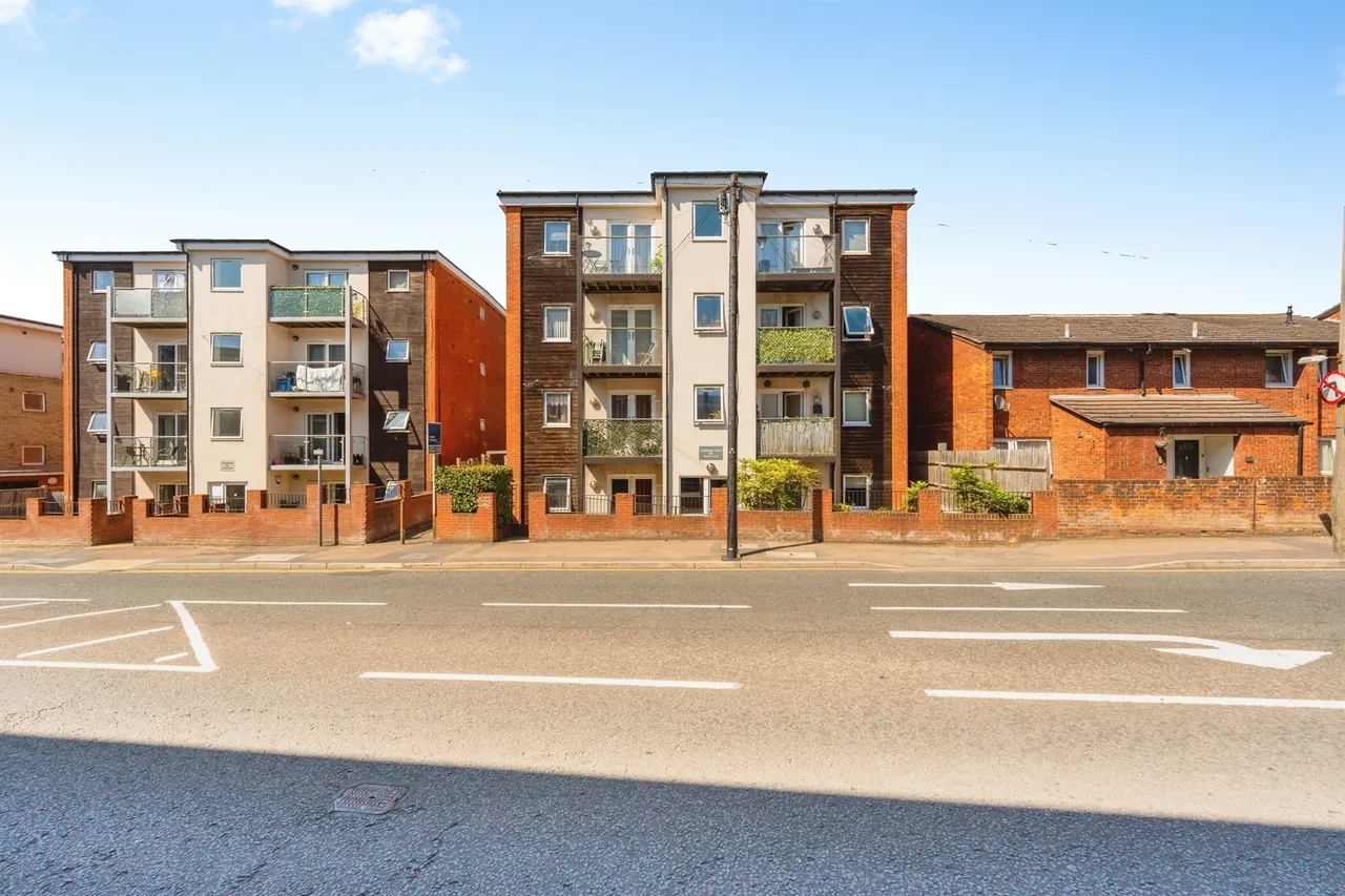 2 bed flat for sale — Whippendell Road, Watford