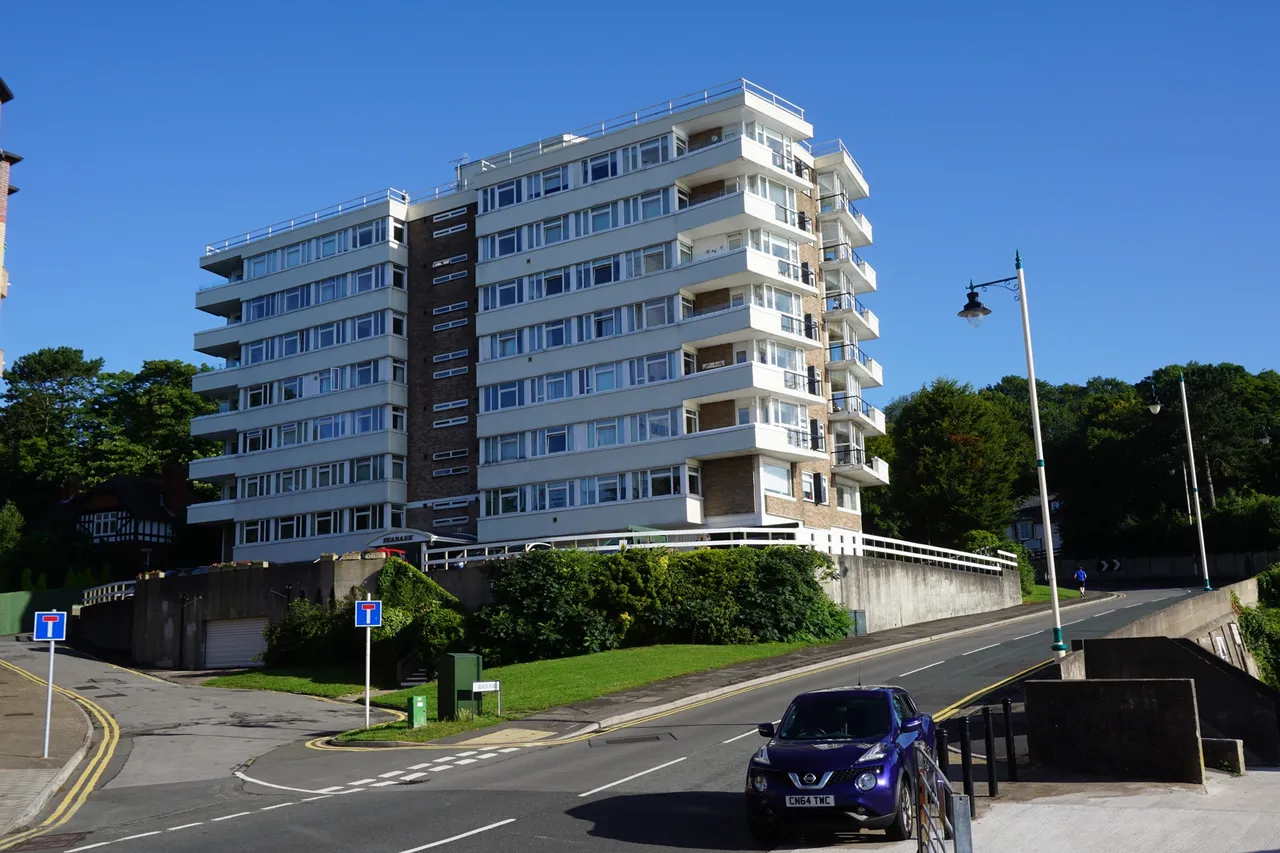 3 bed flat for sale, Db