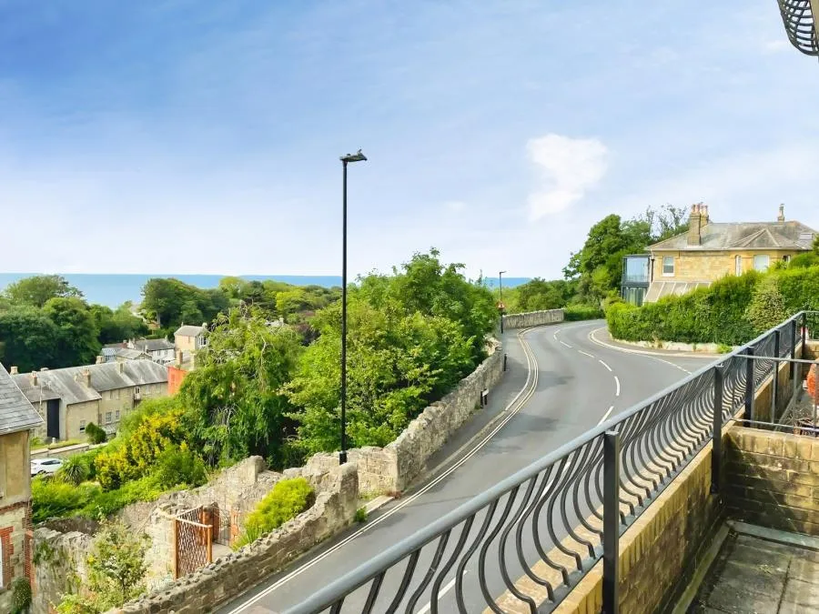 Zig Zag Road, Ventnor, PO38, photo 11
