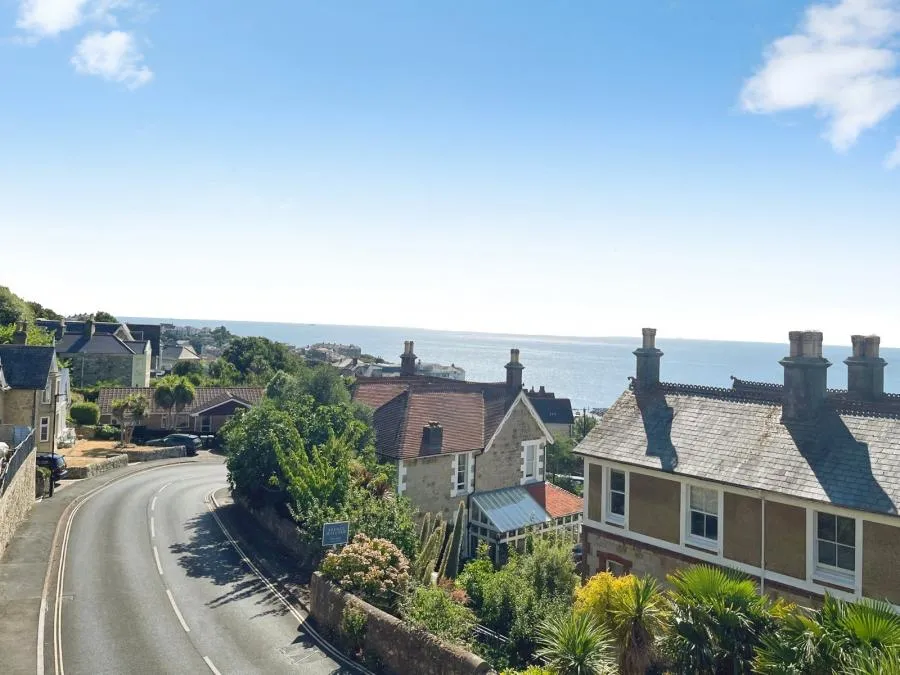 Zig Zag Road, Ventnor, PO38, photo 6