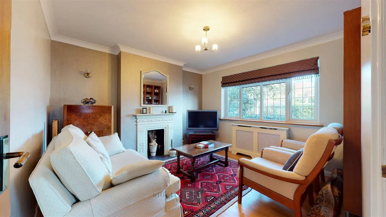 Spring Grove, Loughton, photo 3