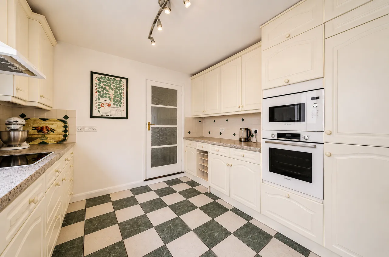 Laburnum Road, Chertsey, KT16, photo 10