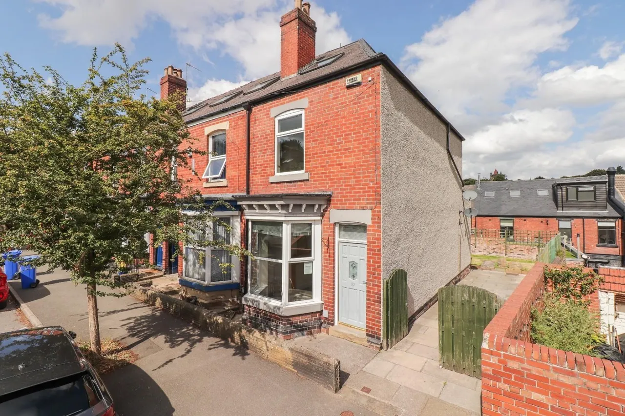 3 bed house for sale — Kirkstall Road, Sharrow Vale, Sheffield, S11 8XJ