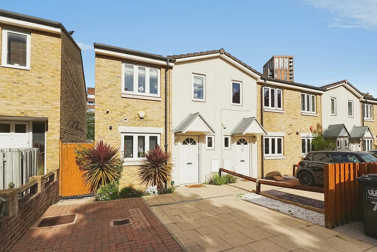 2 bed house for sale, Clayton Drive, London, SE8