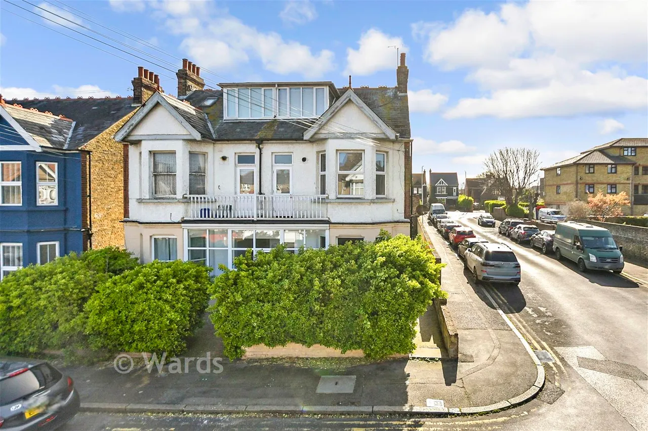 2 bed flat for sale, Lyndhurst Avenue, Cliftonville, CT9