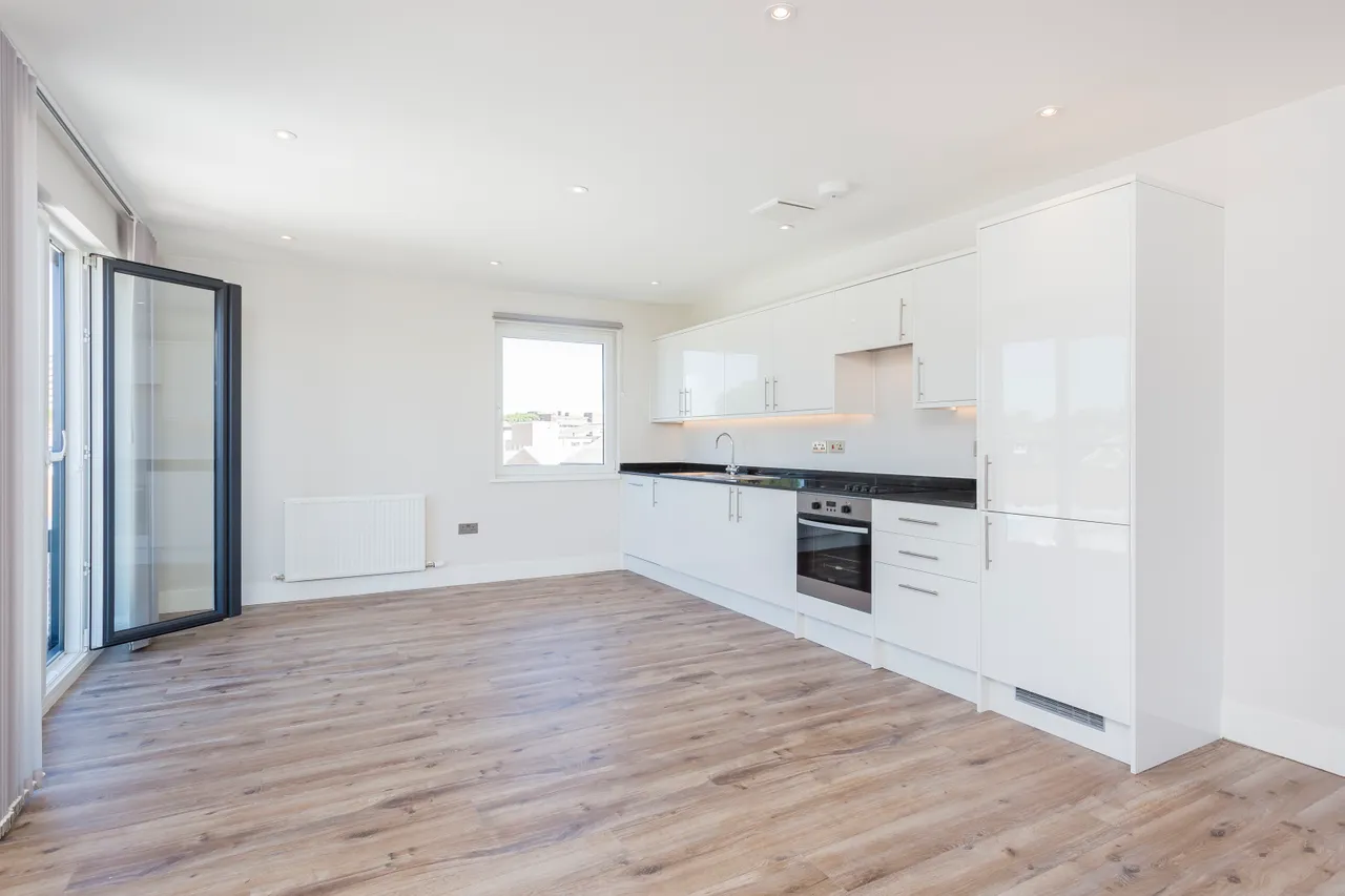 3 bed flat for sale, Cambridge Road, KT1