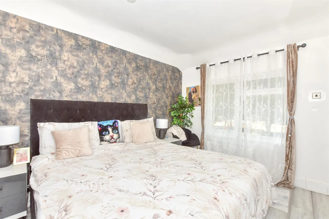 Sandown Road, Cosham, PO6, photo 7