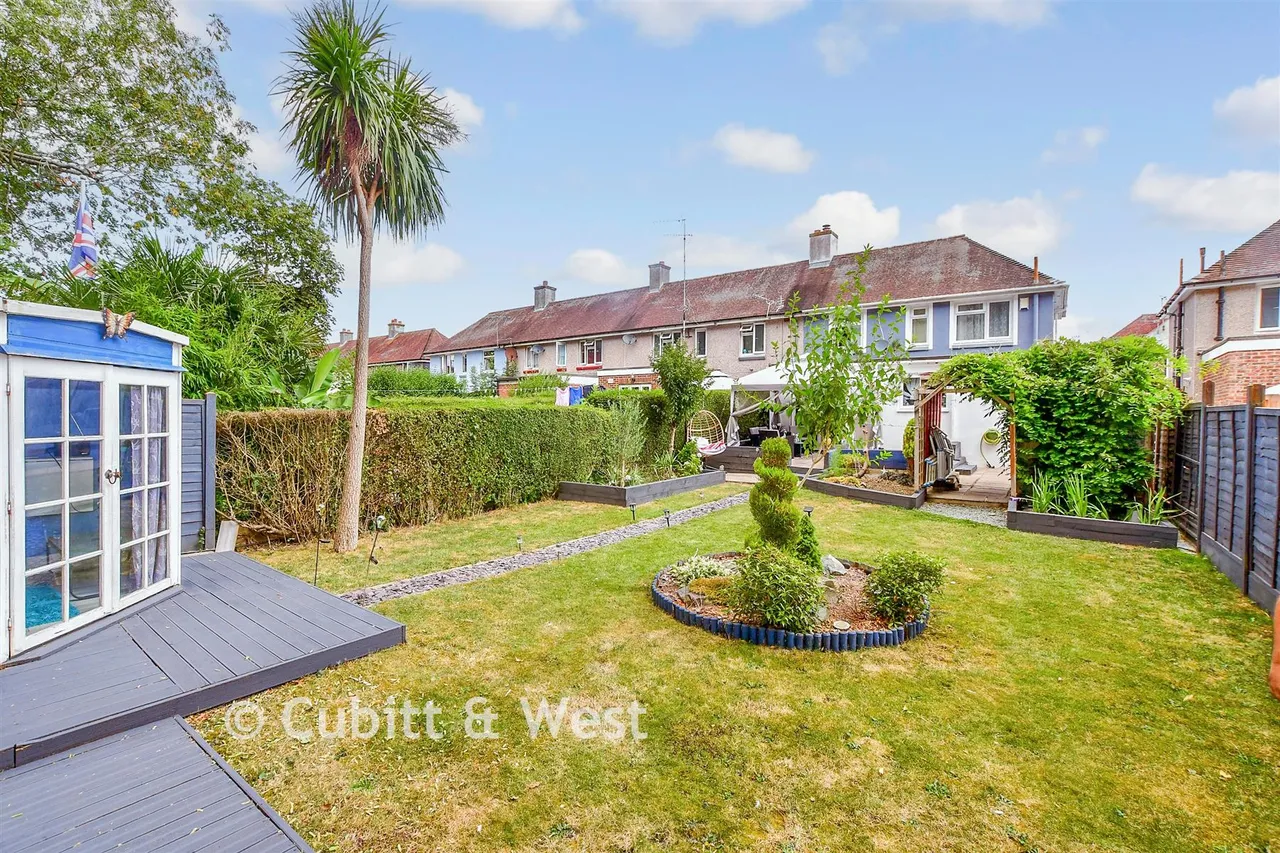 Sandown Road, Cosham, PO6, photo 11