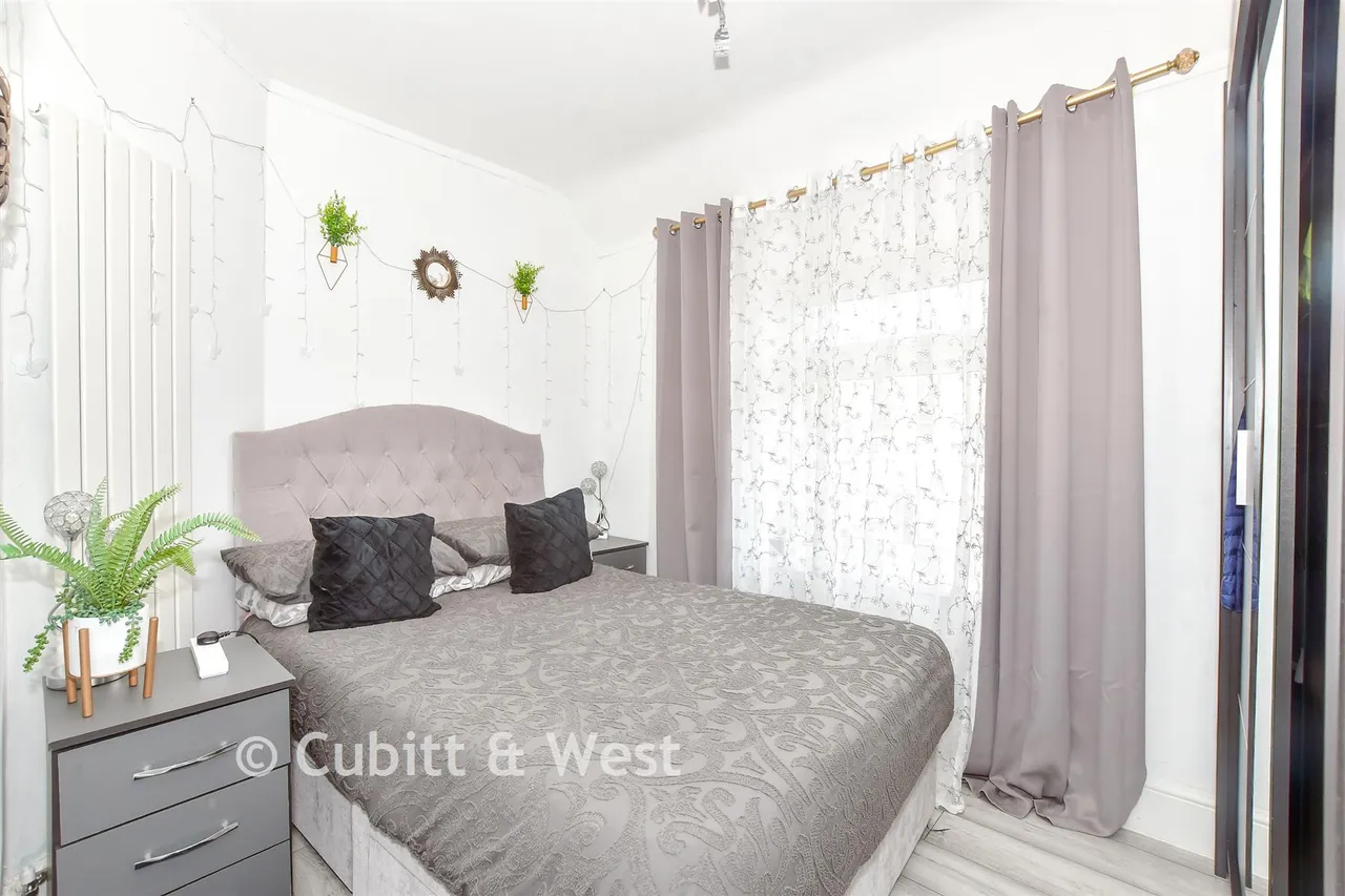 Sandown Road, Cosham, PO6, photo 8