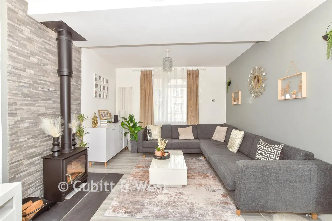 Sandown Road, Cosham, PO6, photo 3