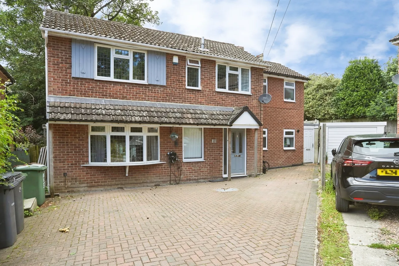 4 bed house for sale — Aire View, Yeadon, Leeds