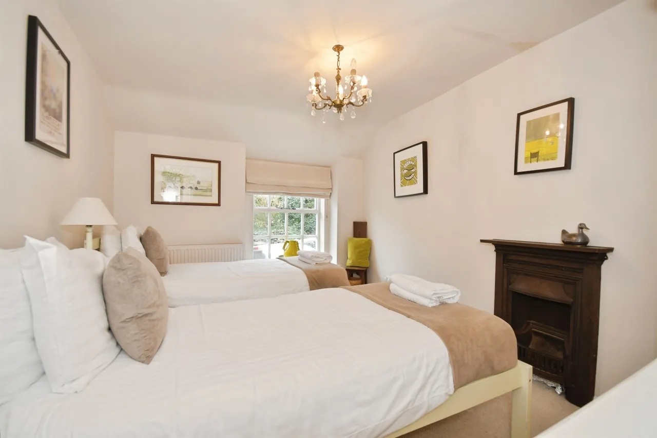 Main Road, Wensley, DE4, photo 11