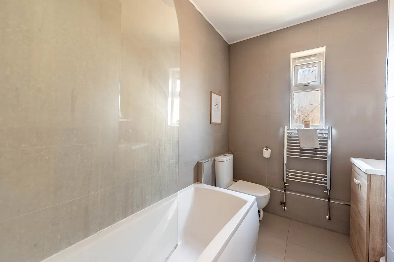 Flat 4, 47 Chalk Hill, Watford, photo 7