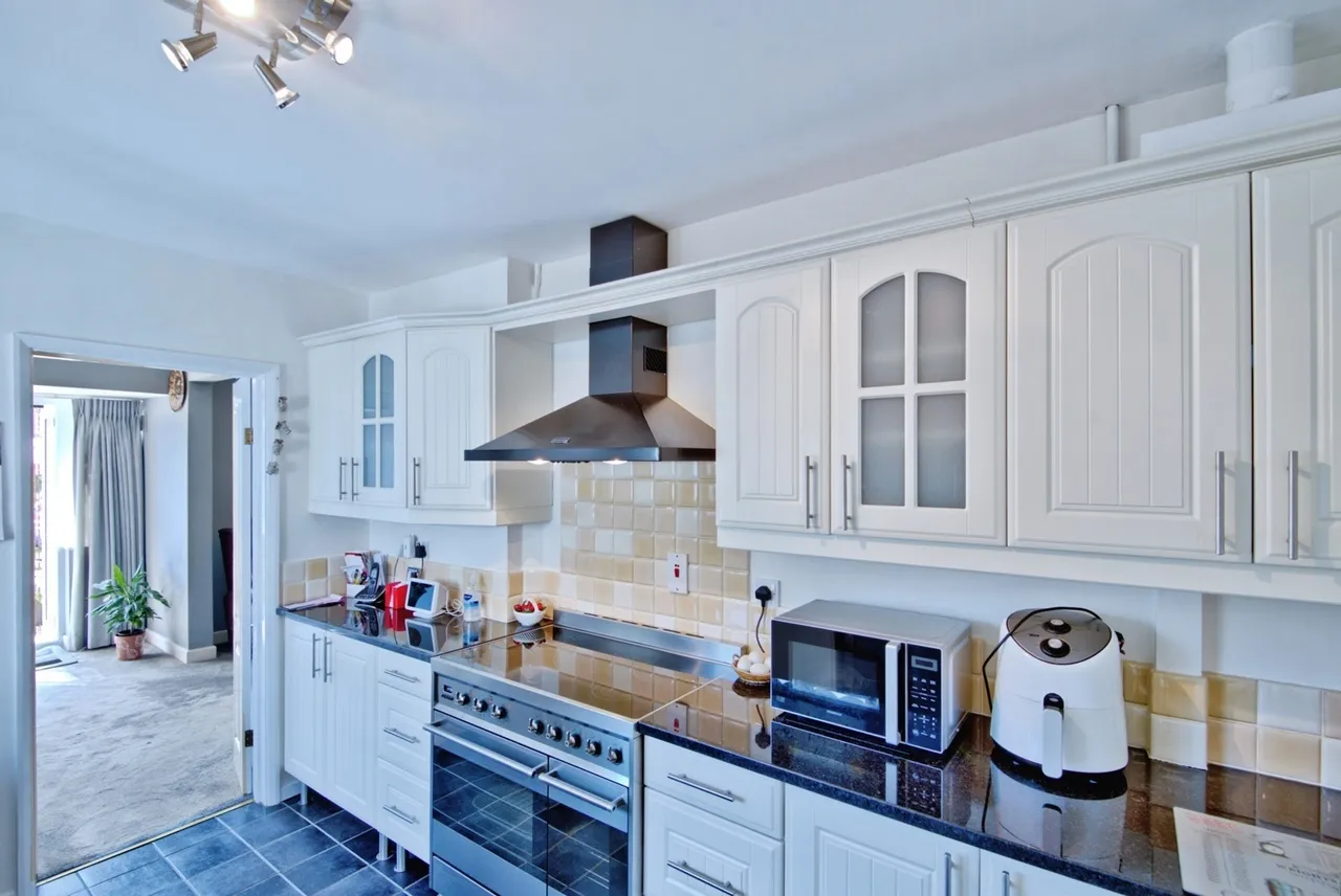 St. Augustines Avenue, Thorpe Bay, Essex, SS1, photo 4