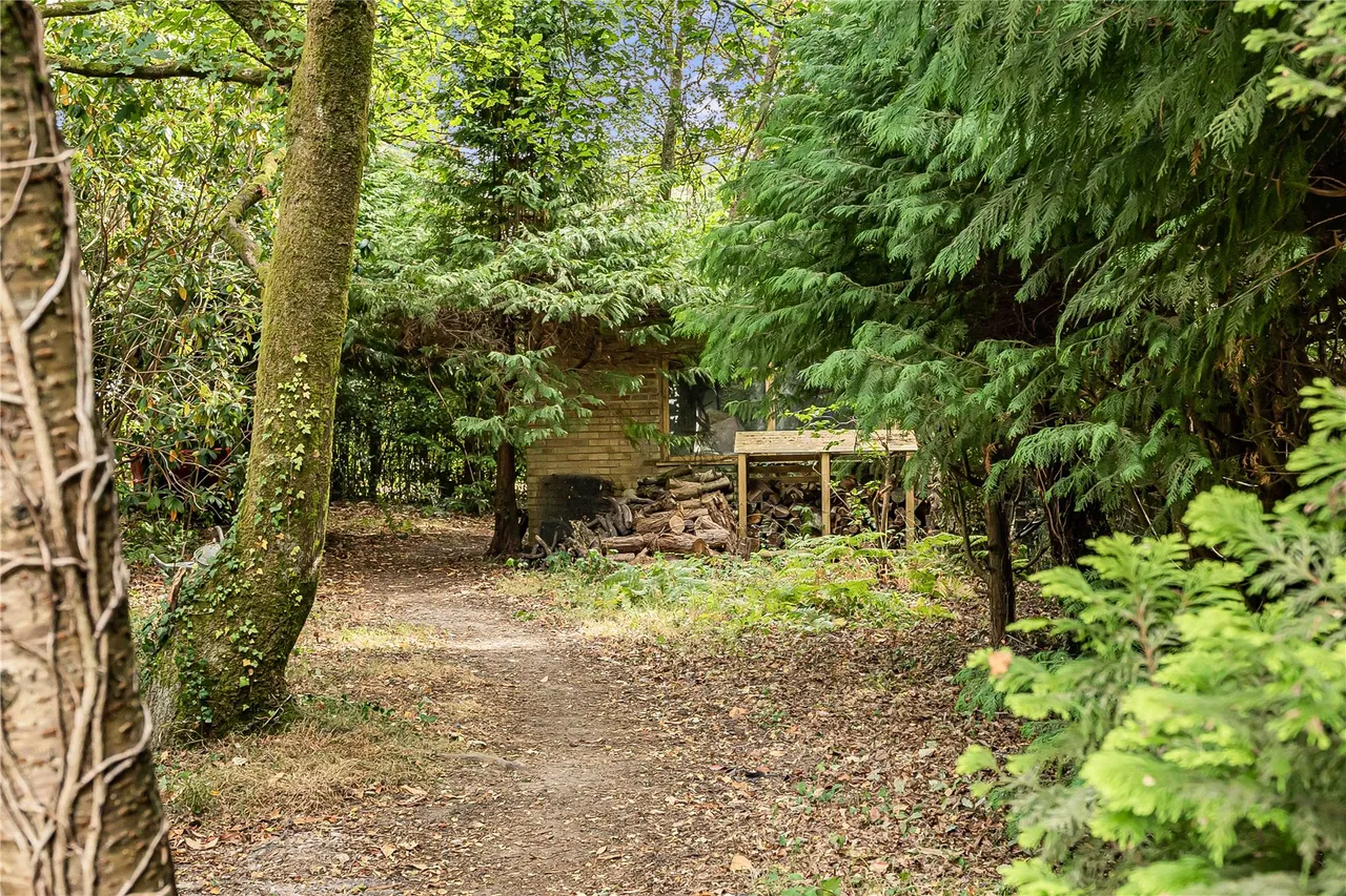 Kingswood Firs, Grayshott, GU26, photo 32