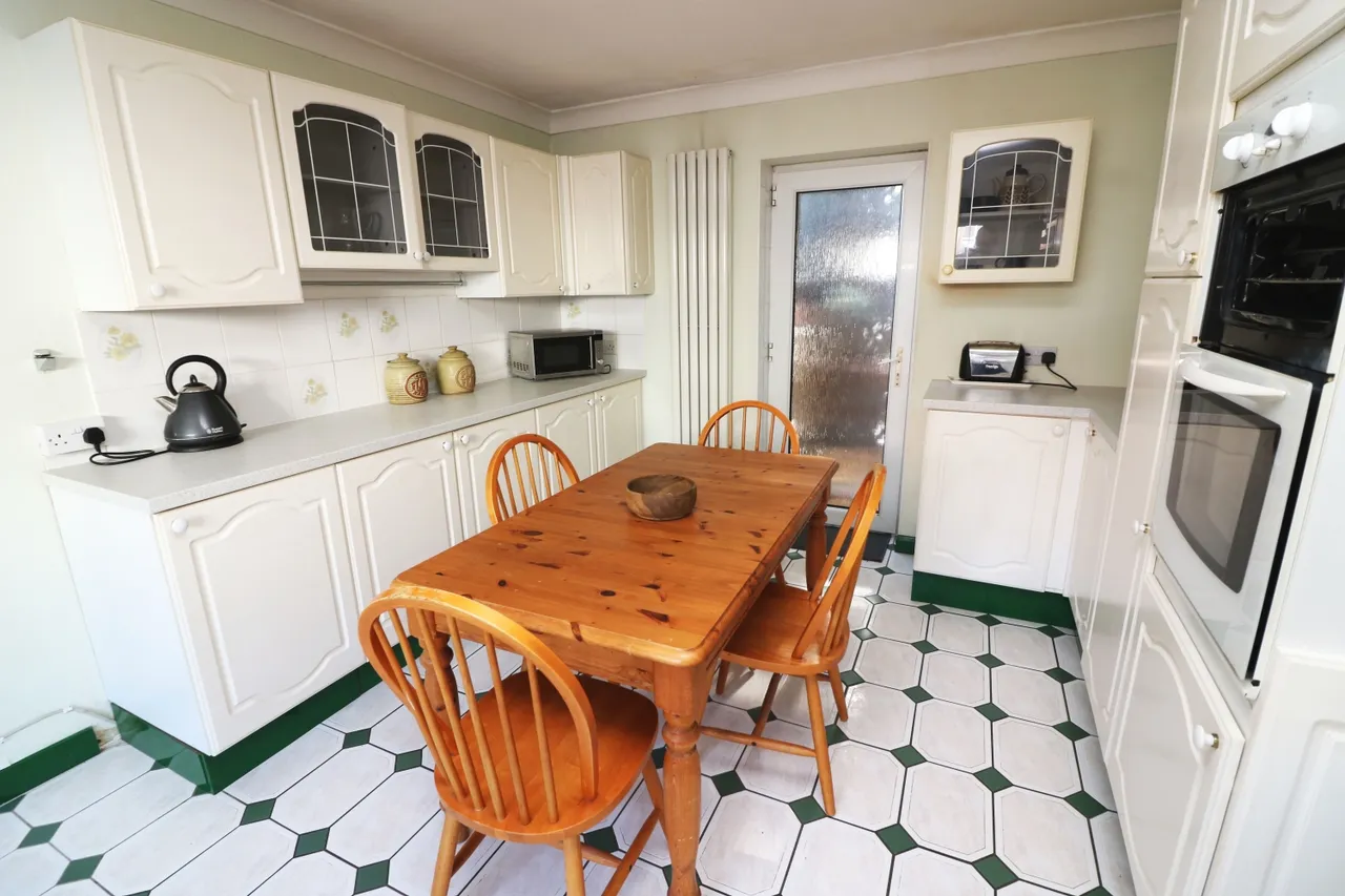 New Park Road, Surrey Ashford, TW15, photo 3