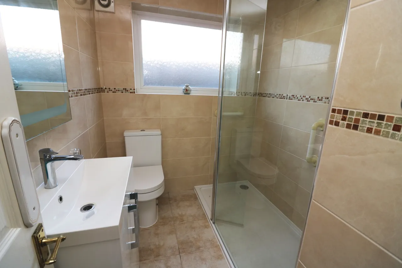 New Park Road, Surrey Ashford, TW15, photo 7