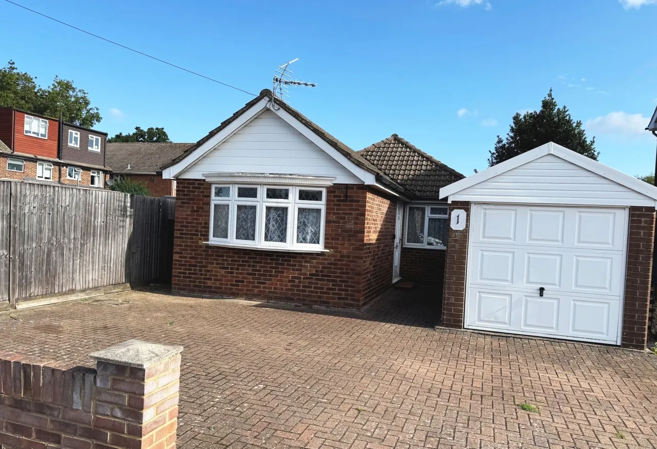 3 bed house for sale, New Park Road, Surrey Ashford, TW15