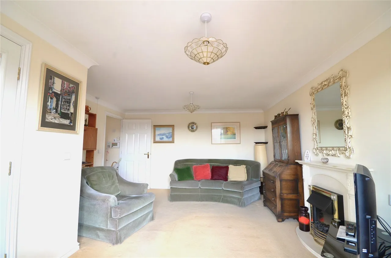 St Agnes Road, East Grinstead, RH19, photo 8