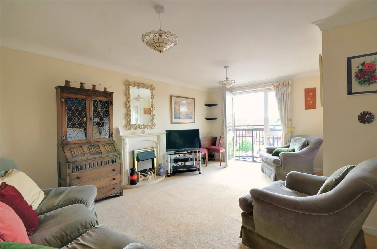 St Agnes Road, East Grinstead, RH19, photo 2