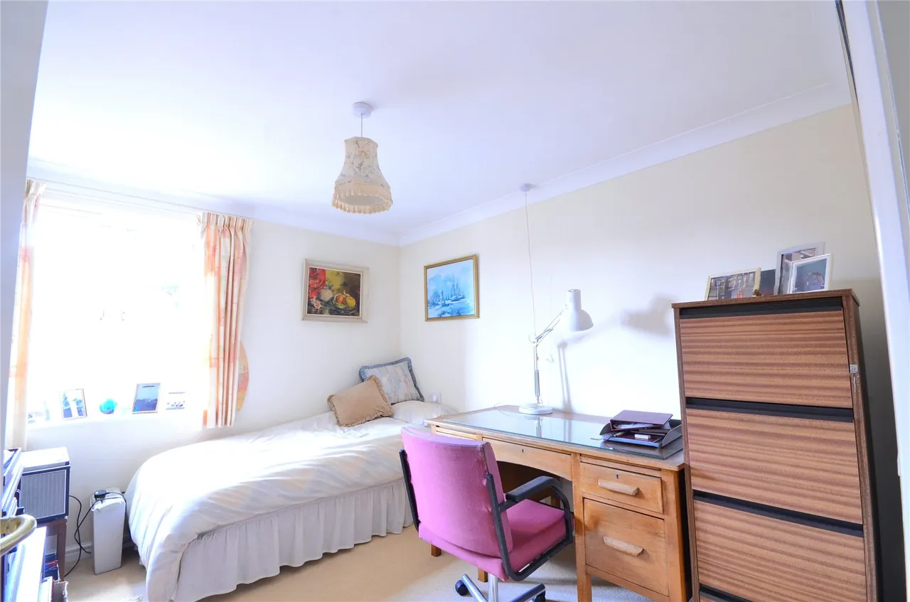 St Agnes Road, East Grinstead, RH19, photo 6