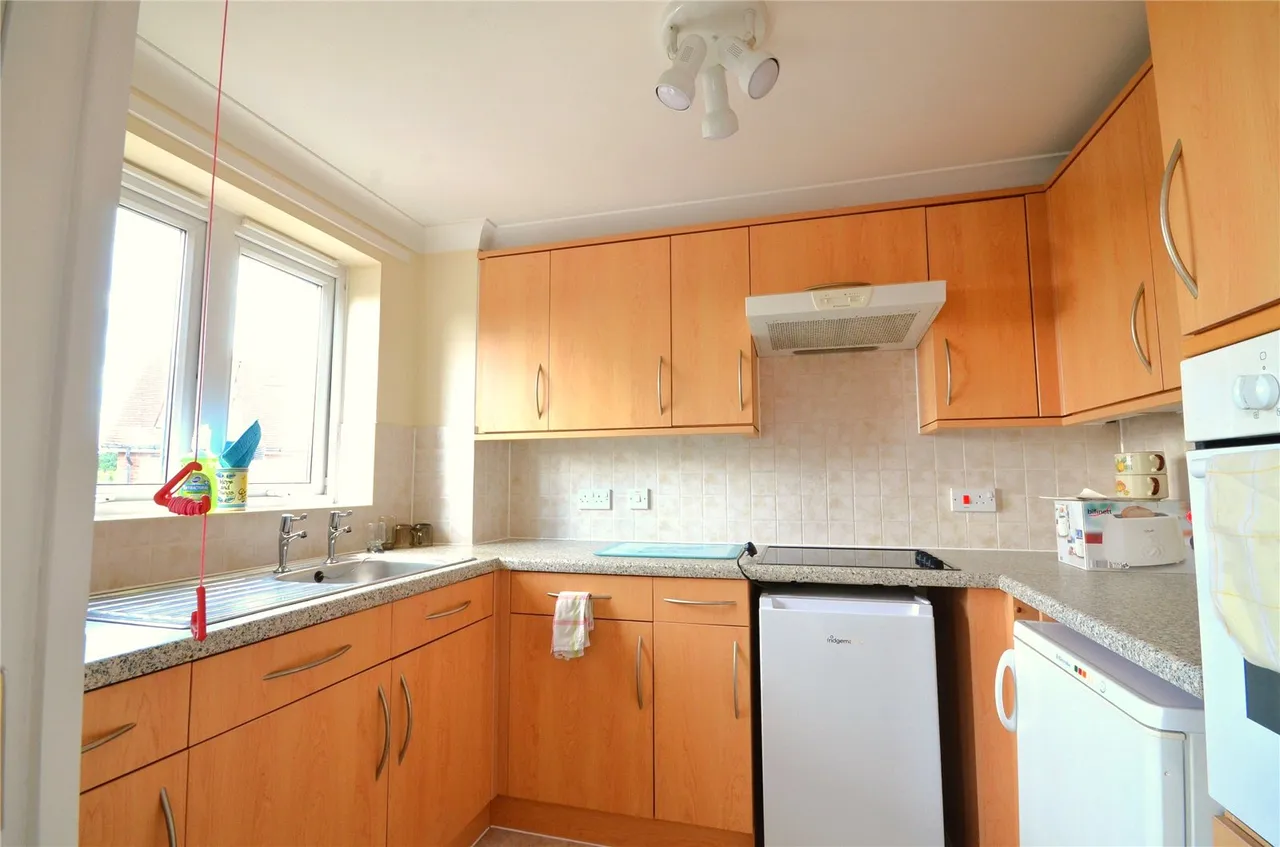St Agnes Road, East Grinstead, RH19, photo 5