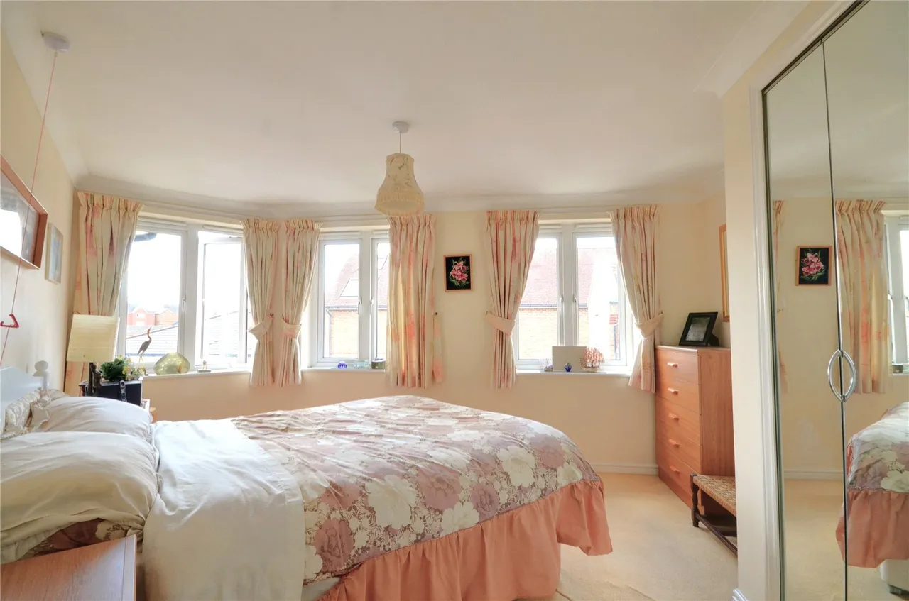 St Agnes Road, East Grinstead, RH19, photo 4