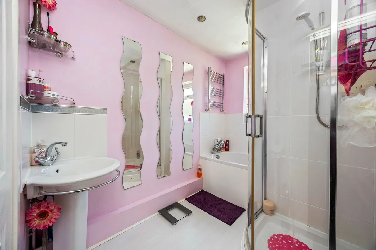 Ayshe Court Drive, Horsham, RH13, photo 14