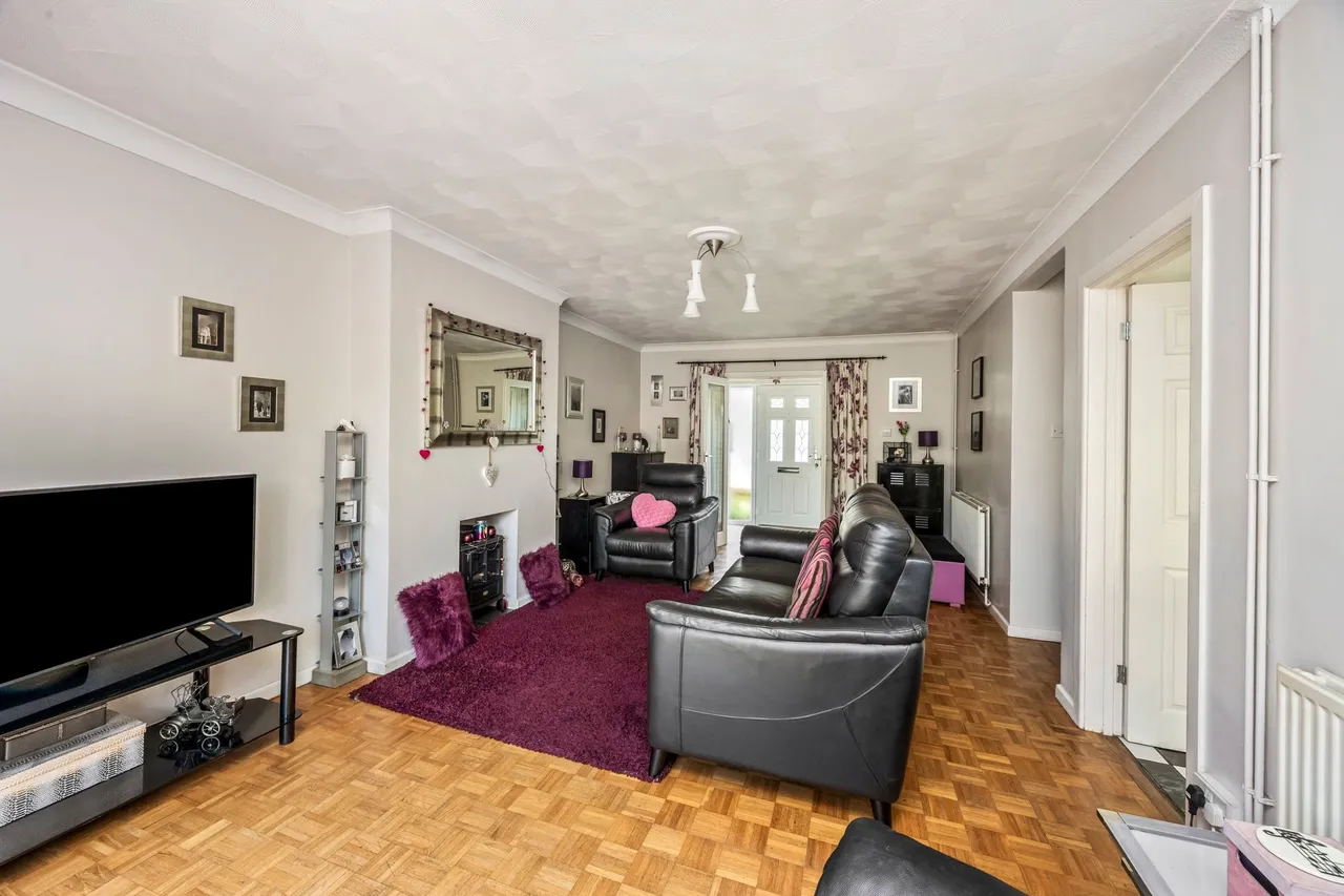 Ayshe Court Drive, Horsham, RH13, photo 5