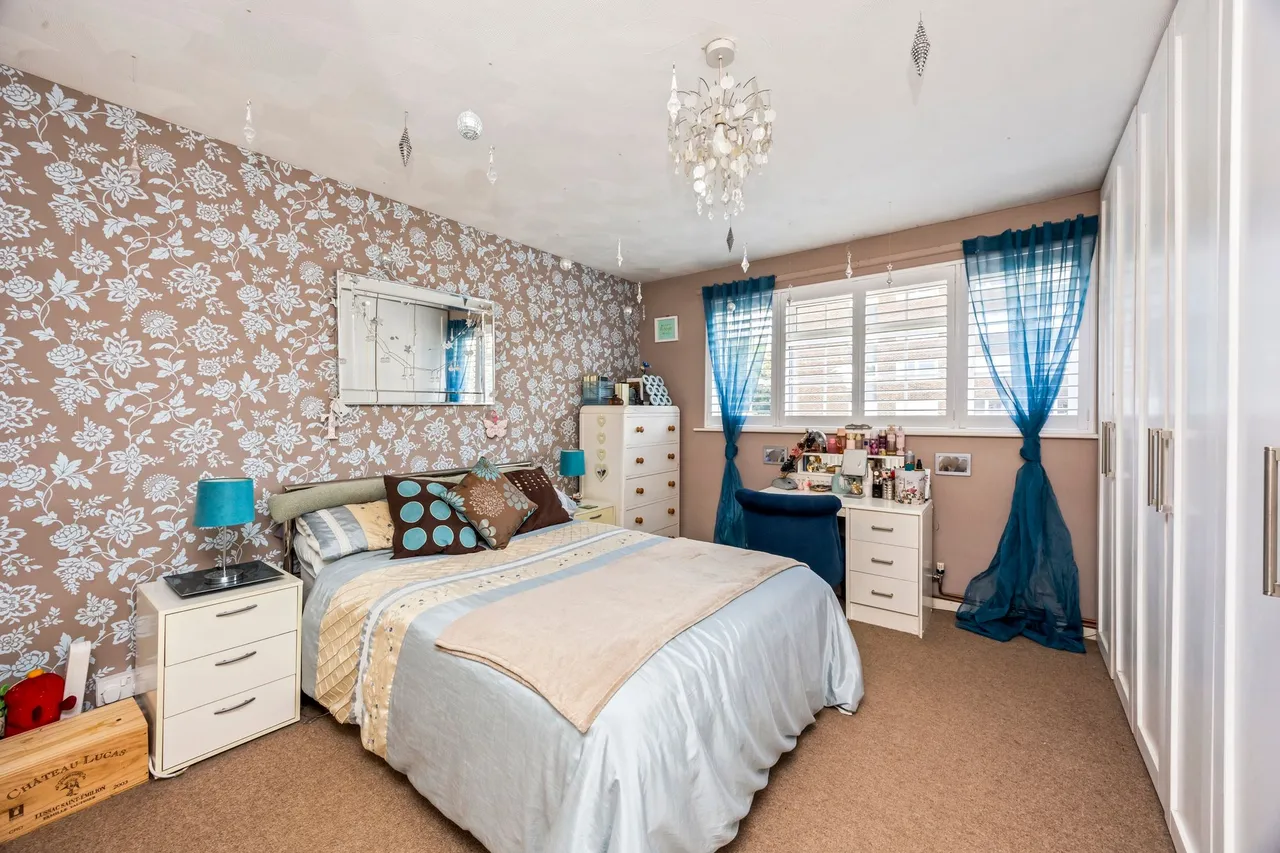 Ayshe Court Drive, Horsham, RH13, photo 11