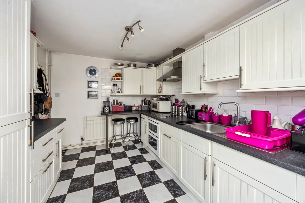 Ayshe Court Drive, Horsham, RH13, photo 7