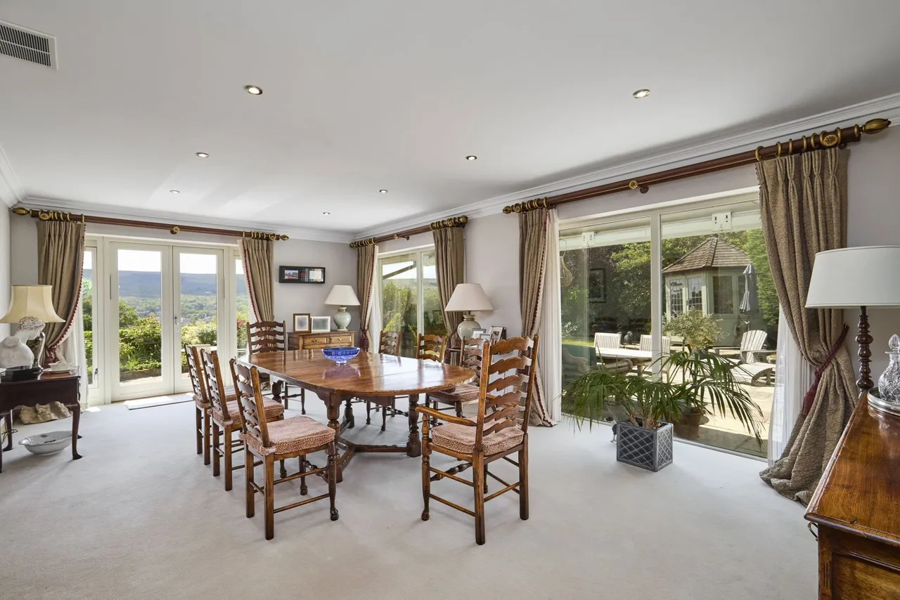 Curly Hill, Ilkley, West Yorkshire, LS29 0DT, photo 9