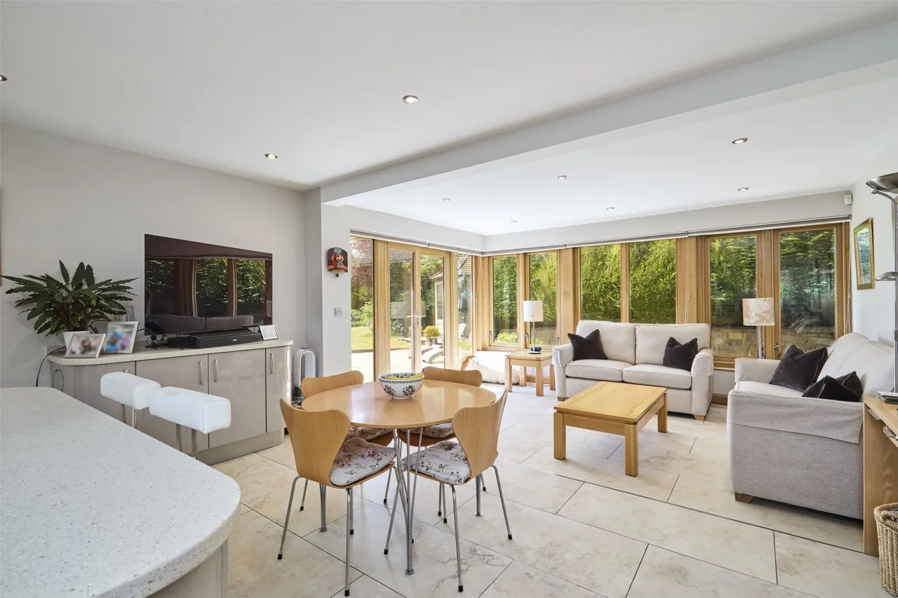 Curly Hill, Ilkley, West Yorkshire, LS29 0DT, photo 6