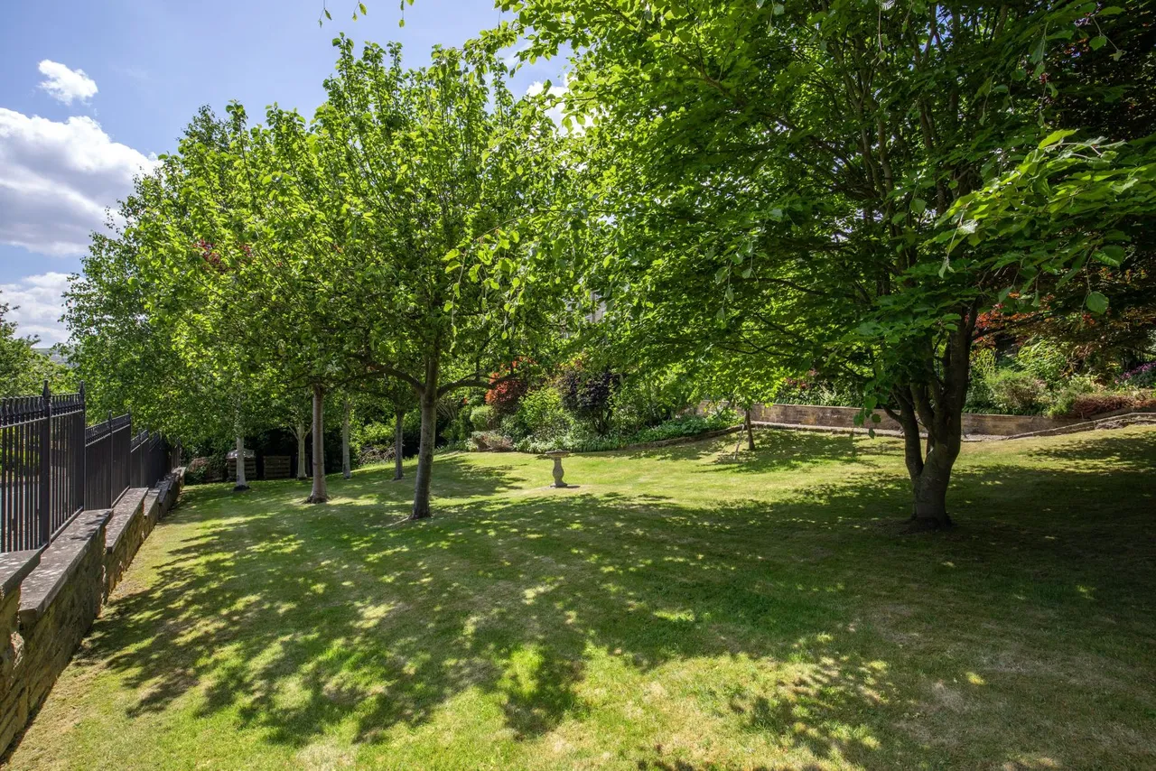 Curly Hill, Ilkley, West Yorkshire, LS29 0DT, photo 12
