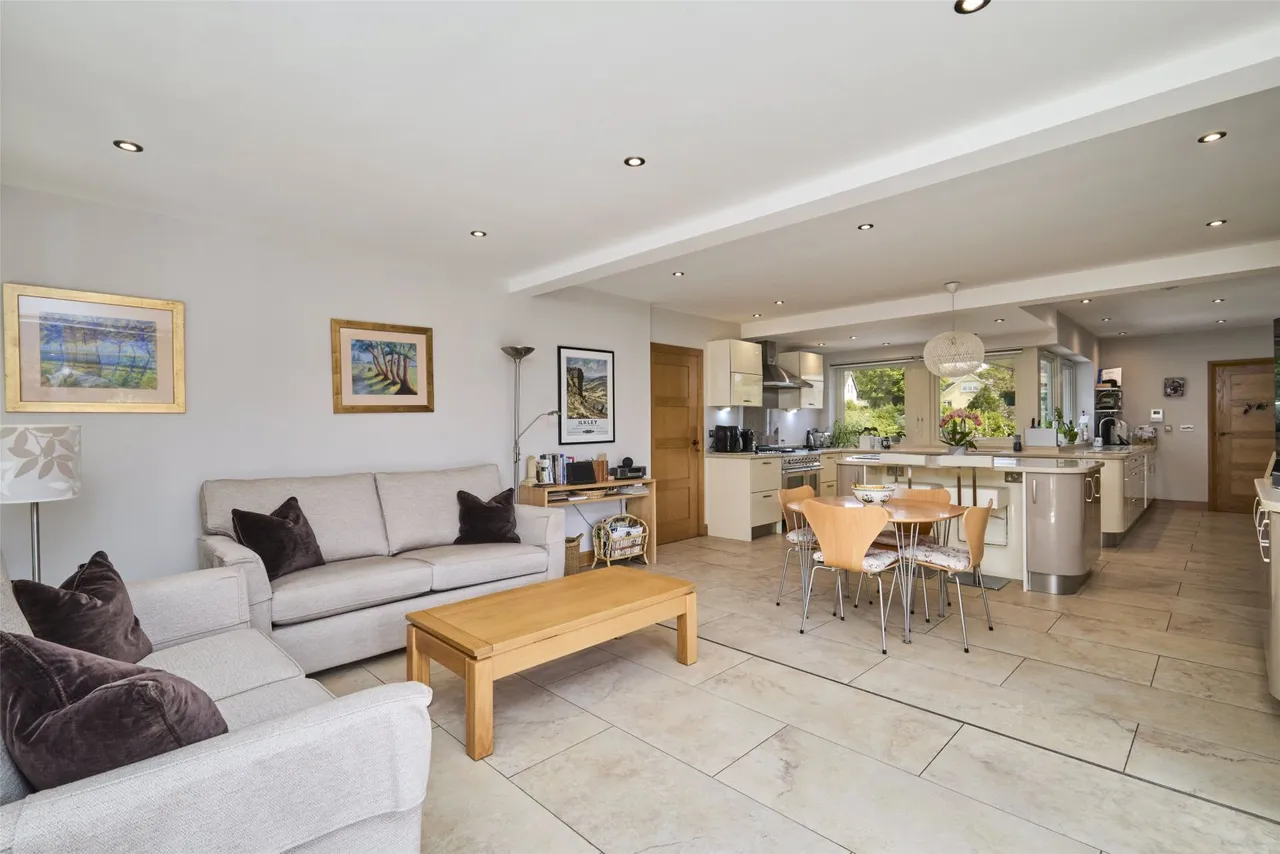 Curly Hill, Ilkley, West Yorkshire, LS29 0DT, photo 8