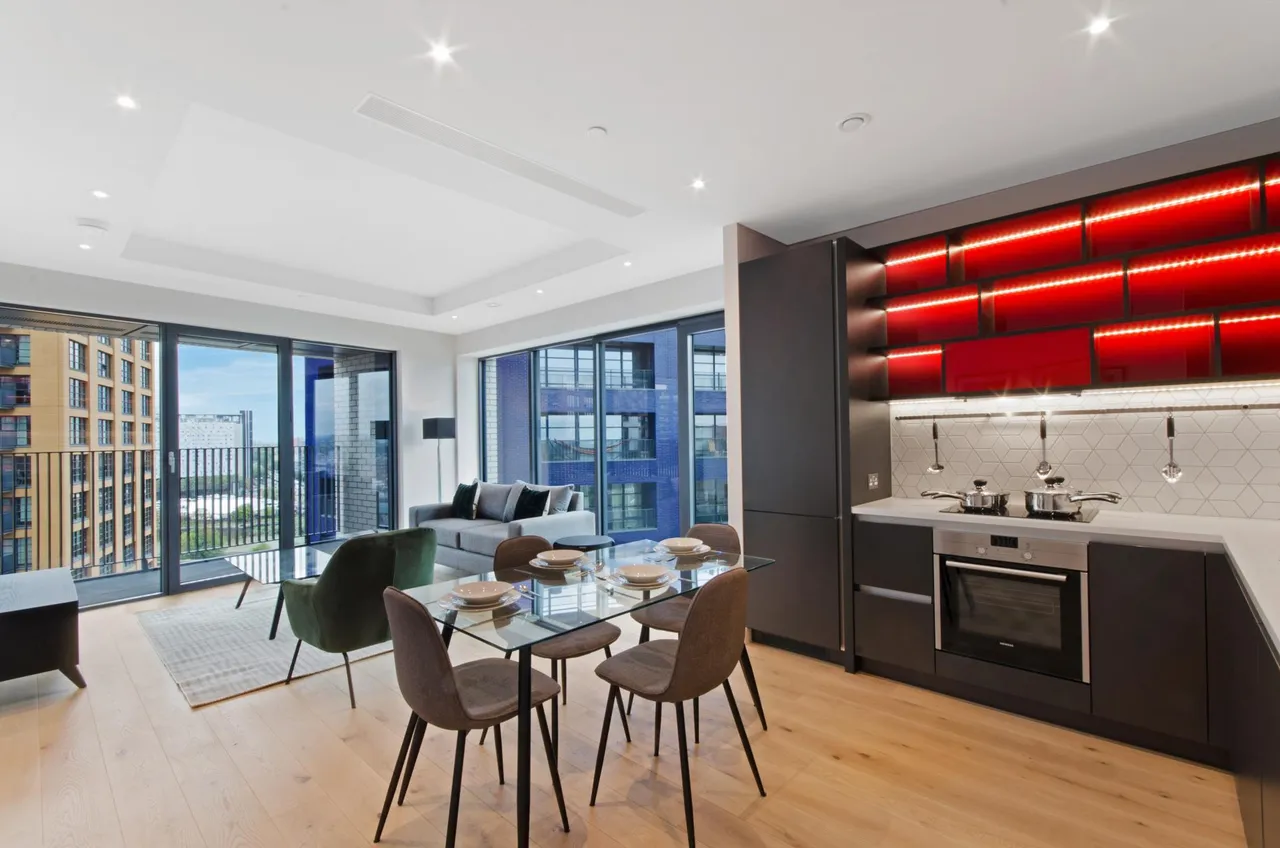 2 bed flat for sale, Corson House, London City Island, E14