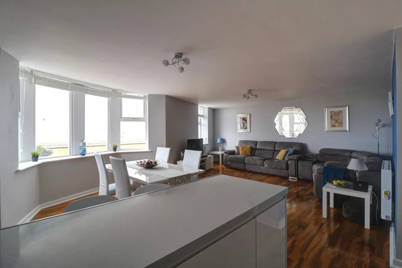 2 bed flat for sale, New South Promenade, Blackpool, FY4