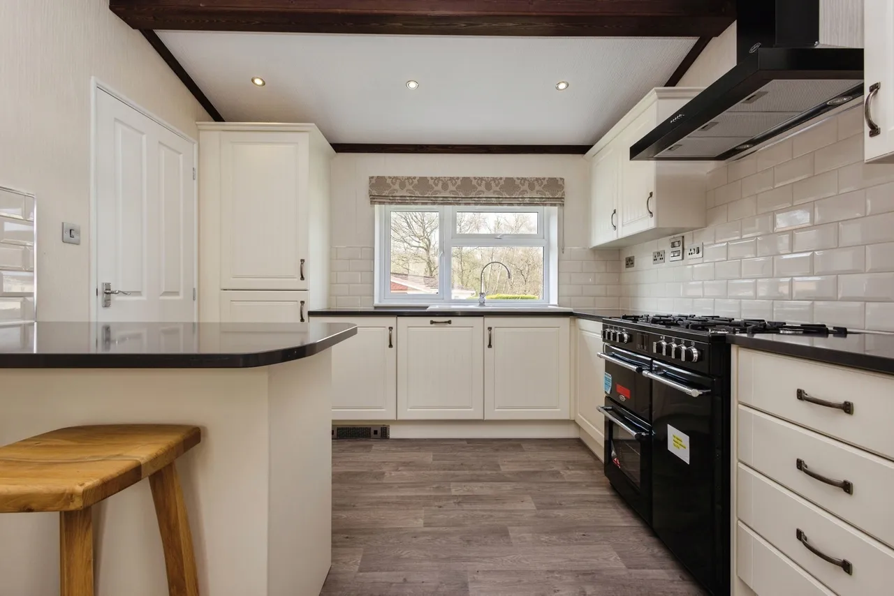 Portsmouth Road, Thursley, GU8, photo 16