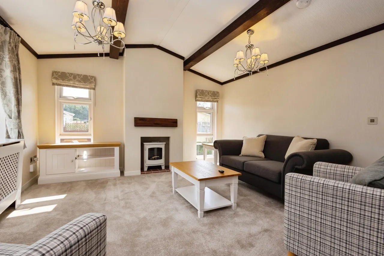Portsmouth Road, Thursley, GU8, photo 2
