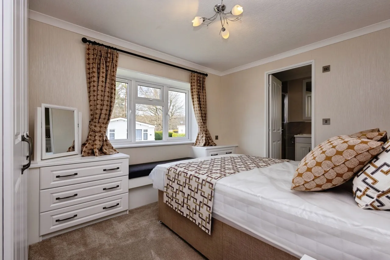 Portsmouth Road, Thursley, GU8, photo 5
