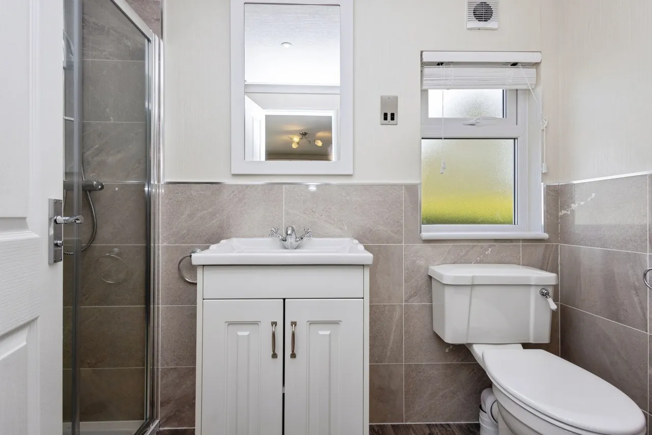 Portsmouth Road, Thursley, GU8, photo 9