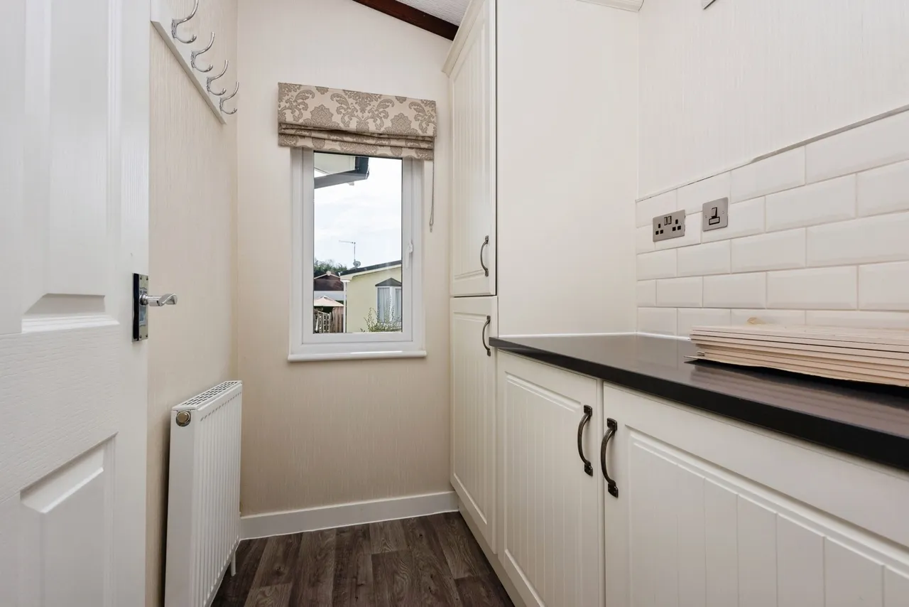 Portsmouth Road, Thursley, GU8, photo 13