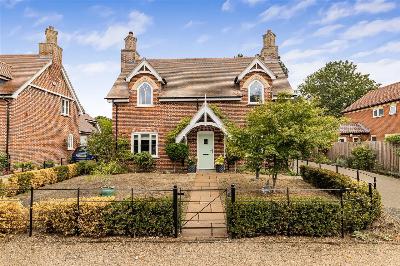 4 bed property for sale, Elwes Close, Stoke By Clare, CO10