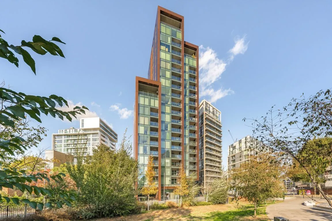 2 bed property to rent, Buckhold Road, SW18