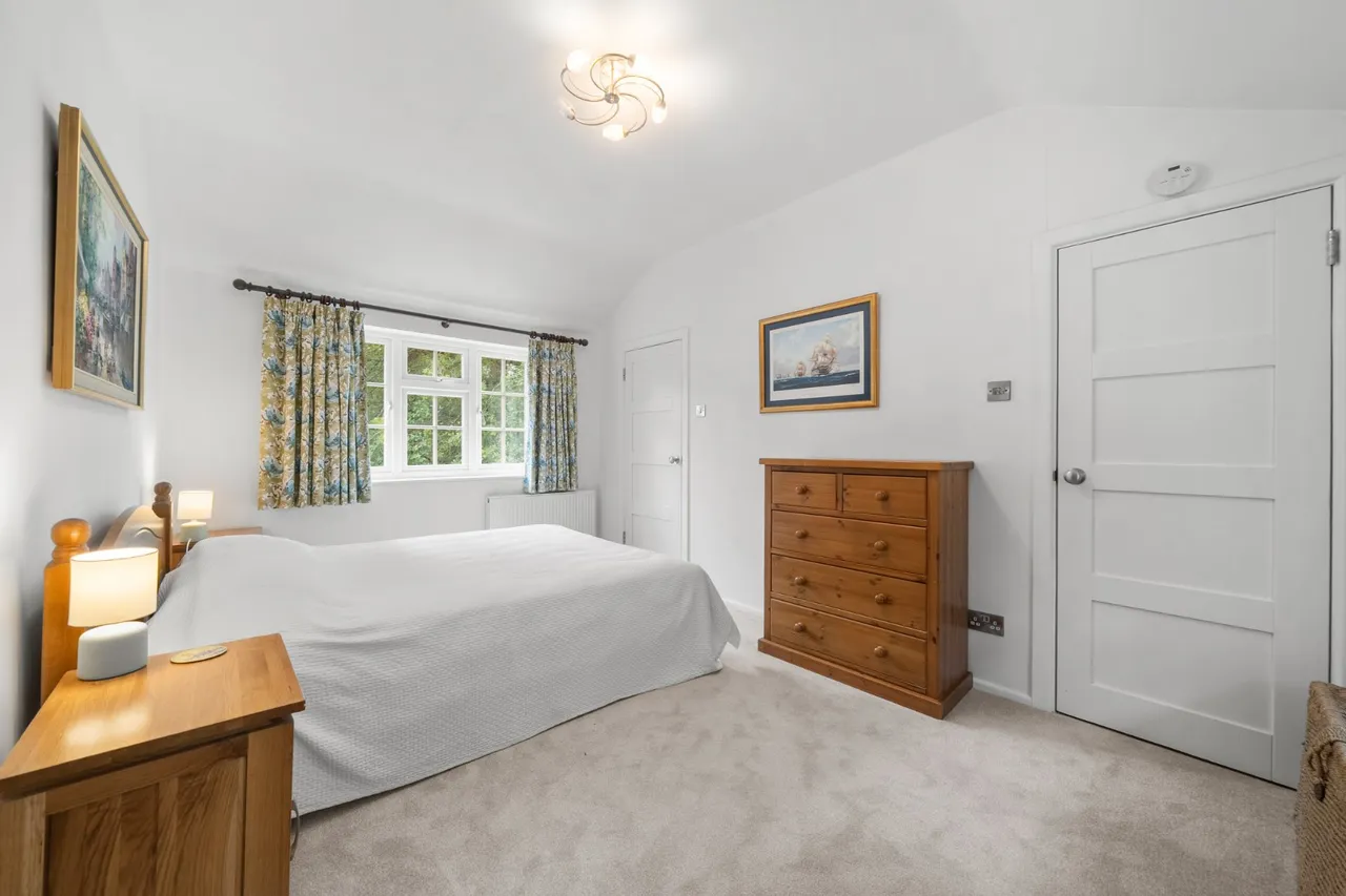 Blackdown Avenue, Pyrford, GU22, photo 18
