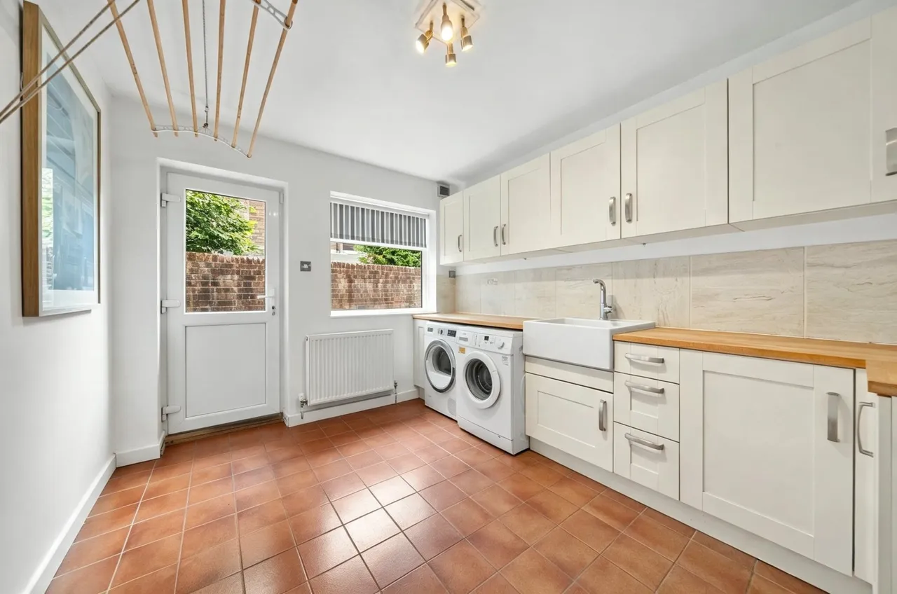Blackdown Avenue, Pyrford, GU22, photo 11