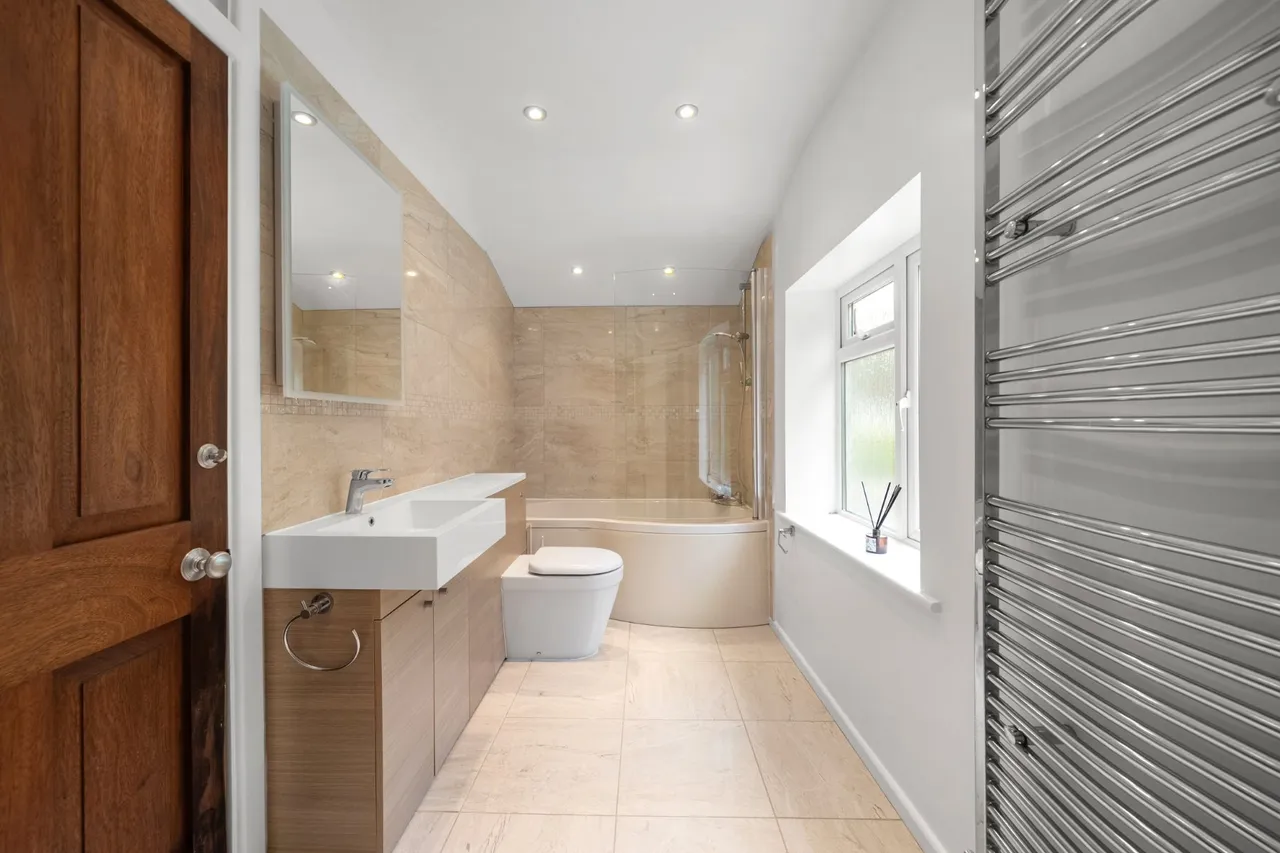 Blackdown Avenue, Pyrford, GU22, photo 22