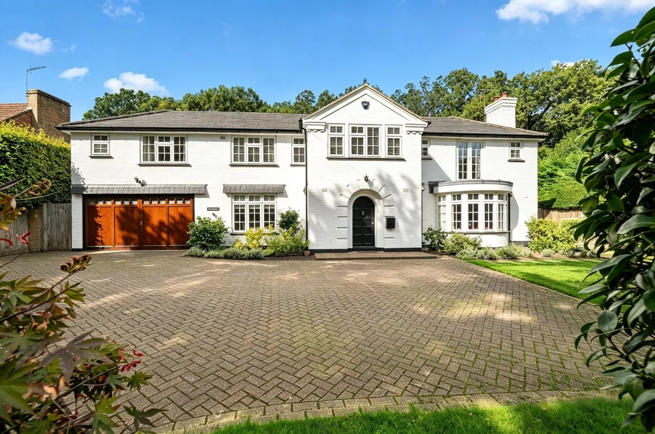 Blackdown Avenue, Pyrford, GU22, photo 24