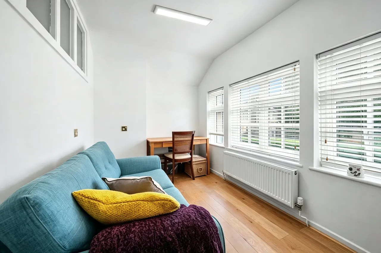 Blackdown Avenue, Pyrford, GU22, photo 12